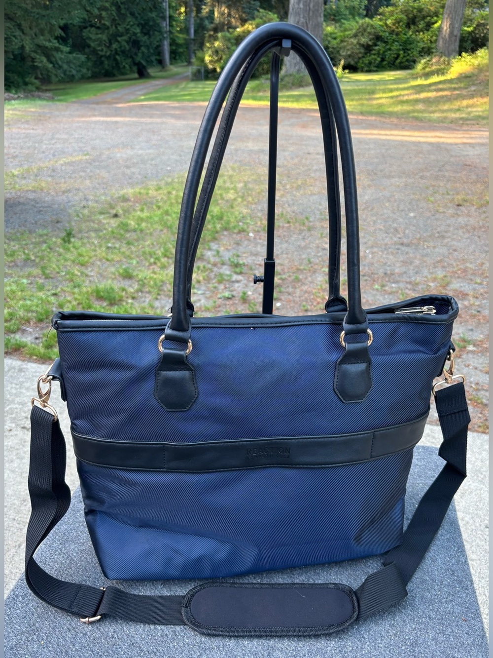 Kenneth Cole Reaction Chelsea Quilted Chevron Laptop Tablet Business Tote Navy - Picture 2 of 16